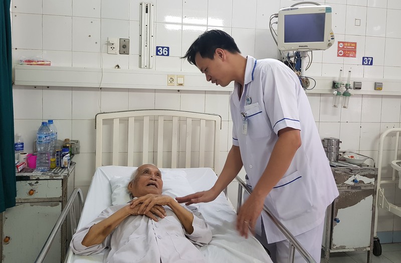 93 tuổi, cụ ông vẫn được can thiệp tim mạch thành công 